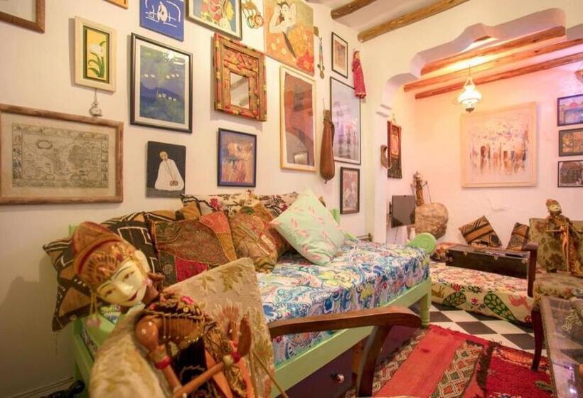 اتاق سوپریور با چشم‌انداز شهر, Afra House