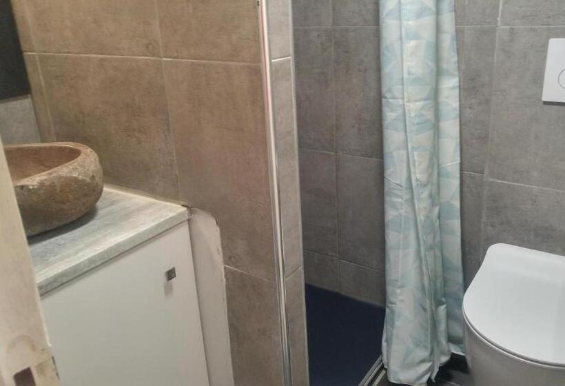 Апартаменты 3 Спальни, Hostel Du Lapin Blanc