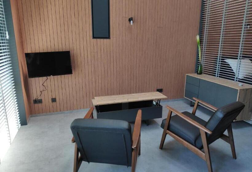 Номер Deluxe, Bij Ons  Niek