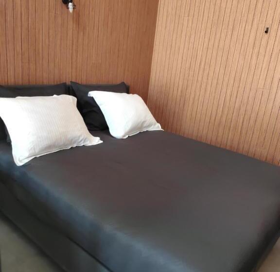 Номер Deluxe, Bij Ons  Niek