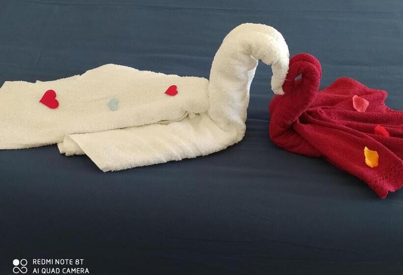اتاق لوکس با بالکن و چشم‌انداز دریا, Casa Privata Relax Piazza Maria Anania Vico N4