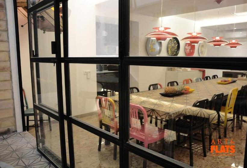 اتاق استاندارد سه تخته با سرویس بهداشتی مشترک, Art&flats Hostel