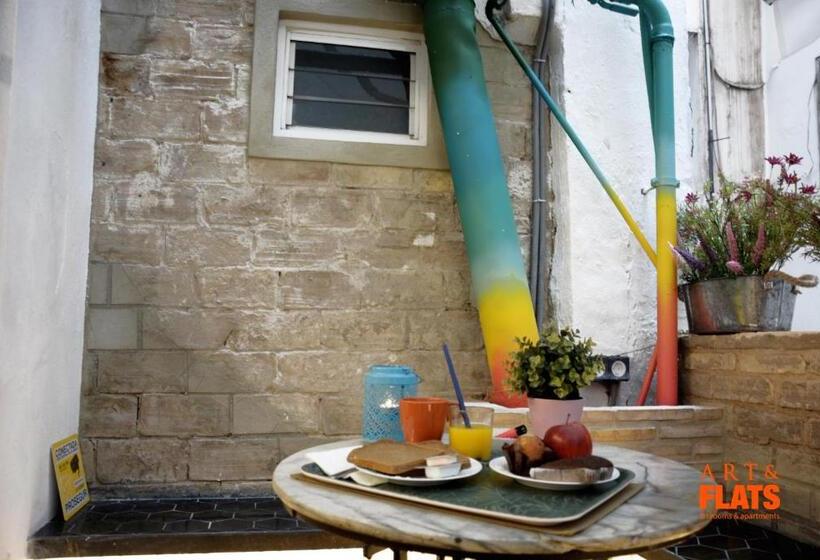 تختخواب در اتاق مشترک, Art&flats Hostel