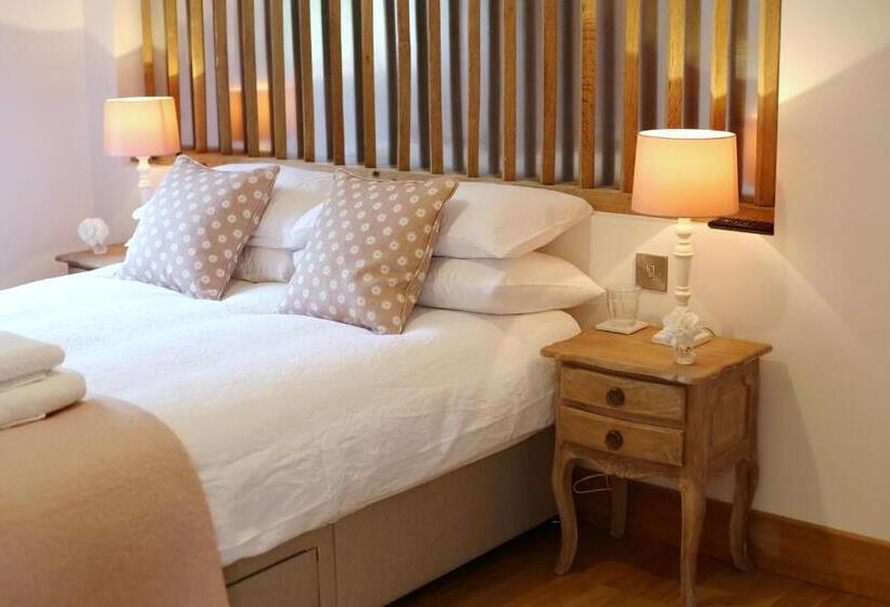 Quarto Estandar, Hedges House