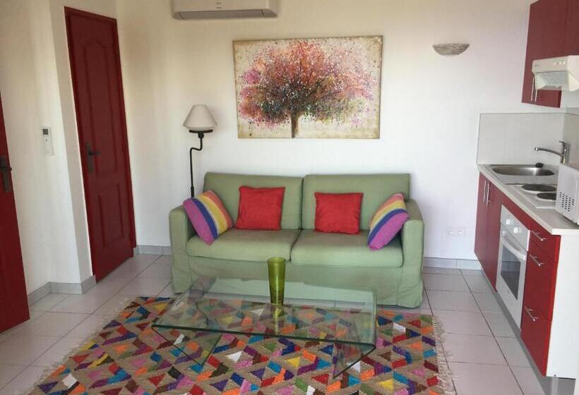 غرفة قياسية مطلّة علي البحر, Villa Goonie