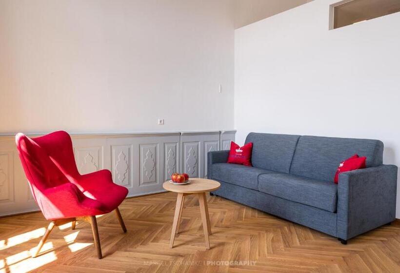 스탠다드 스튜디오, Schlosshotel Horneck