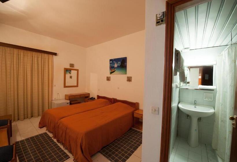 اتاق استاندارد سه نفره, Athina