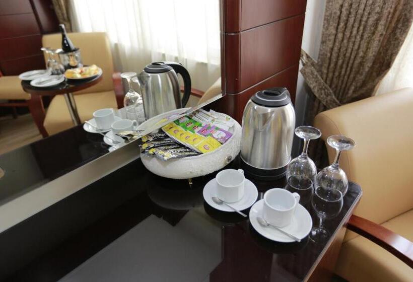 Triple Room Sea View, Mersin Oteli