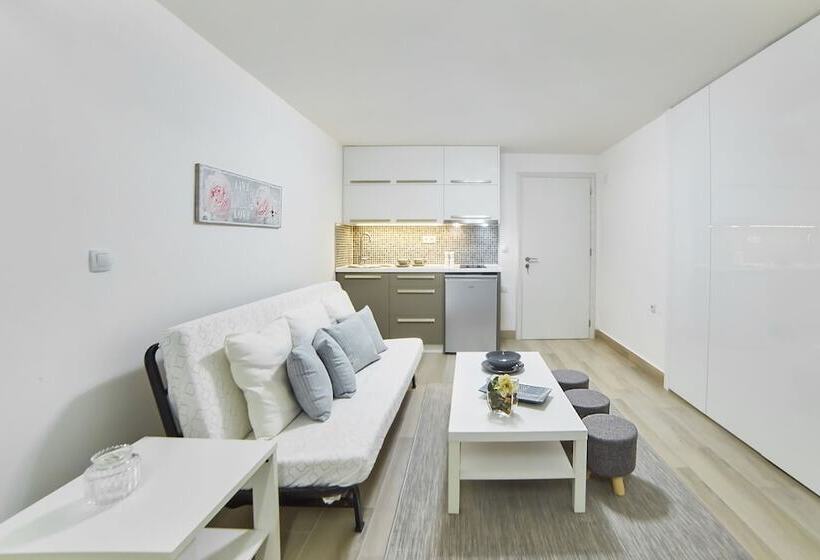 سوییت جونیور, Villa Mare Monte Apart