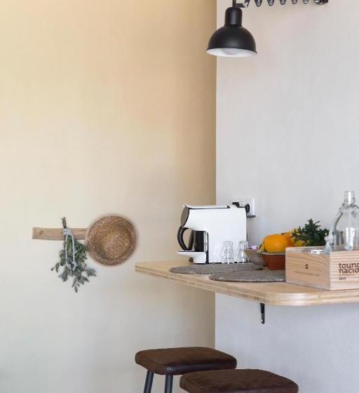 اتاق خانوادگی, Trendy And Luxe B&b And Garden Suite