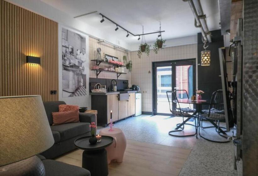 استودیوی استاندارد, B&b Sjlaope Biej De Sjlèchter