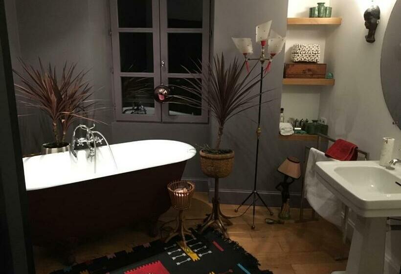Номер Стандарт с Балконом, Côté Jardin, Chambres D’hôtes B&b