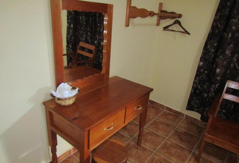 Quarto Estandar, Nicte Ha