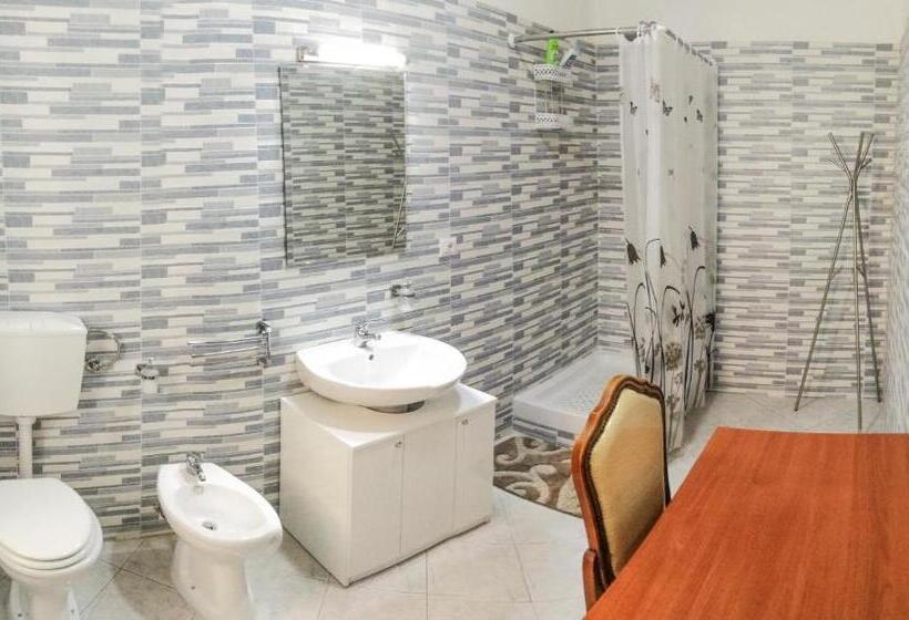 اتاق استاندارد, Metro Guest House