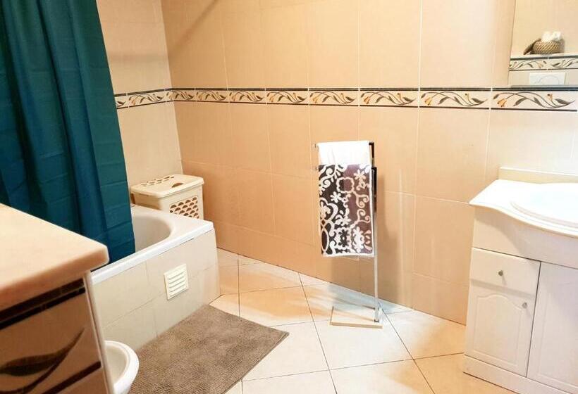 سوییت لوکس, Downtown Guest House