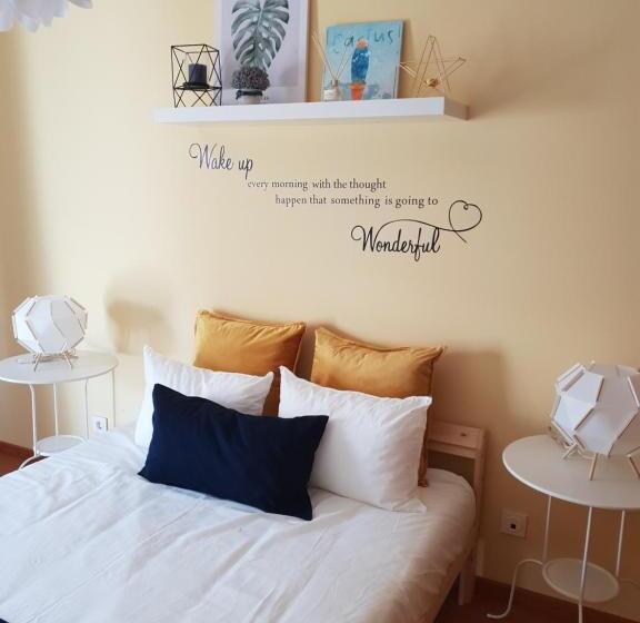اتاق استاندارد با بالکن, Downtown Guest House