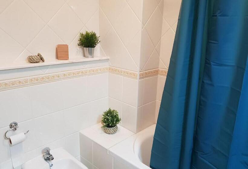 اتاق استاندارد با بالکن, Downtown Guest House