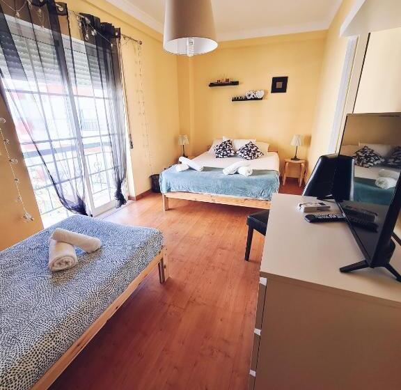 اتاق استاندارد سه تخته با بالکن, Downtown Guest House