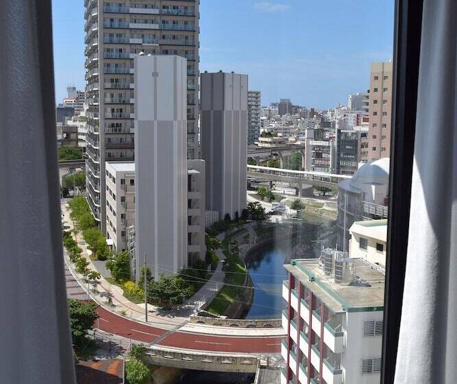 اتاق استاندارد, Azat Naha