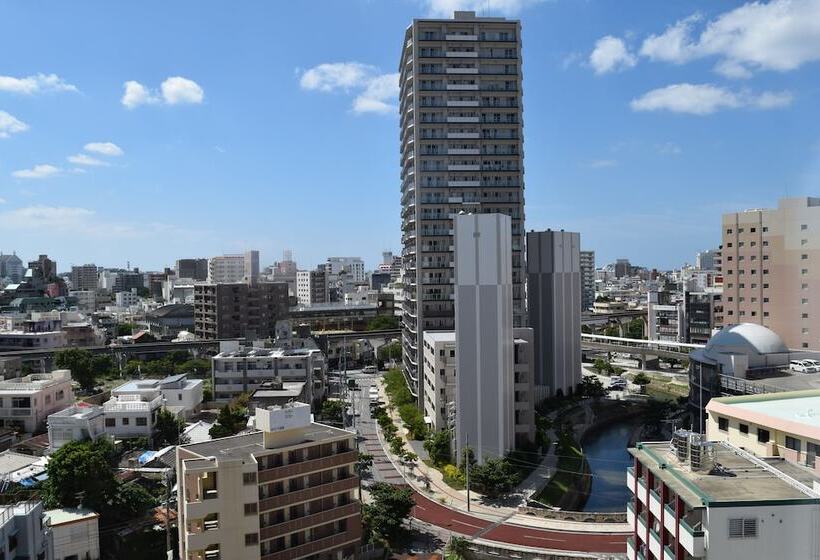 اتاق استاندارد سه نفره, Azat Naha