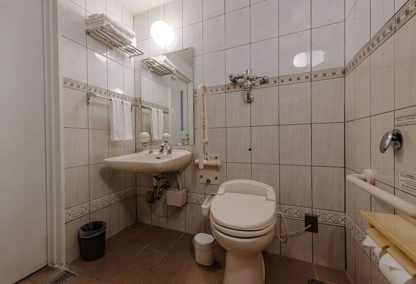 اتاق سوپریور, Azat Naha