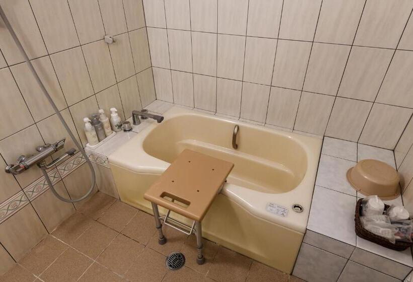 اتاق سوپریور, Azat Naha