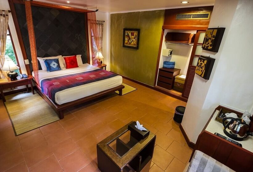 اتاق لوکس, Bangtao Beach Chalet Resort