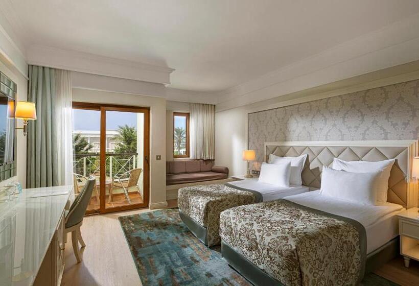اتاق ساده سه‌ نفره, Kaya Artemis Resort & Casino