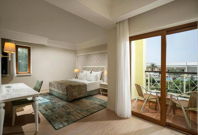 اتاق استاندارد چهار تخته, Kaya Artemis Resort & Casino