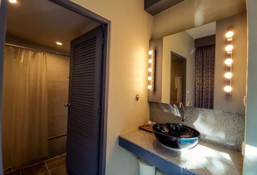 اتاق لوکس چهار تخته, Sino House Phuket Hotel   Sha Plus