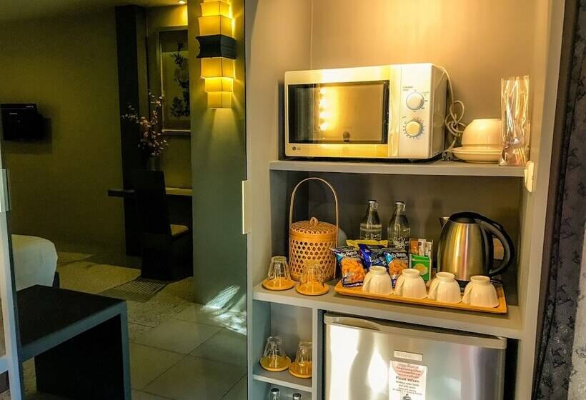 اتاق لوکس چهار تخته, Sino House Phuket Hotel   Sha Plus