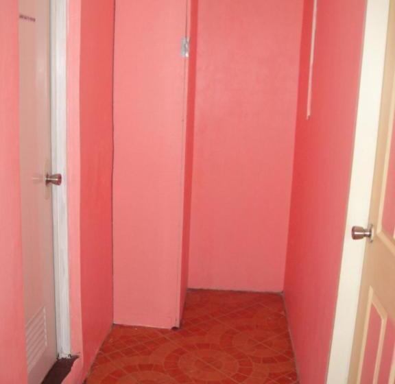 اتاق چهار تخته با دستشویی مشترک, Jcp Room Rentals
