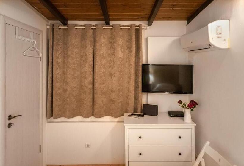 Casa 4 Quartos, The White House Sofia