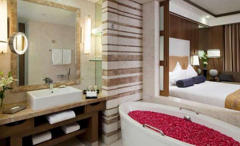 سوییت, Crowne Plaza New Delhi Okhla, An Ihg