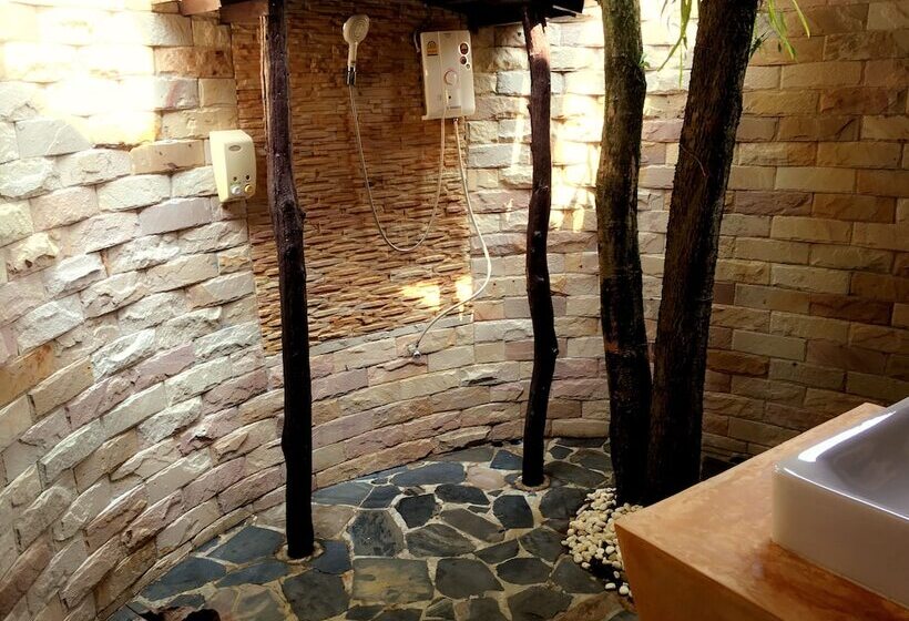 غرفة قياسية إطلالة جانبية علي البحر, Koh Kood Beach Resort