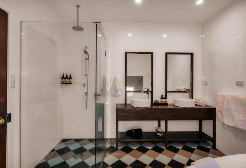 디럭스 자쿠지룸, Quamby Estate
