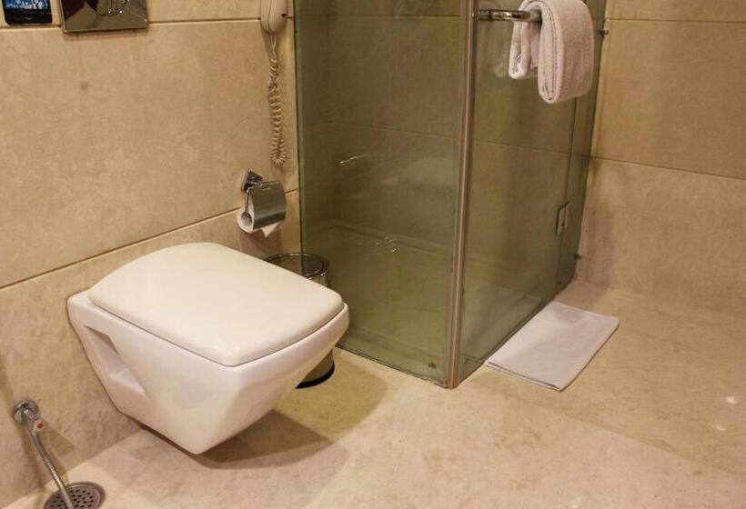 اتاق لوکس با وان آب گرم, Skycity Hotel Gurgaon