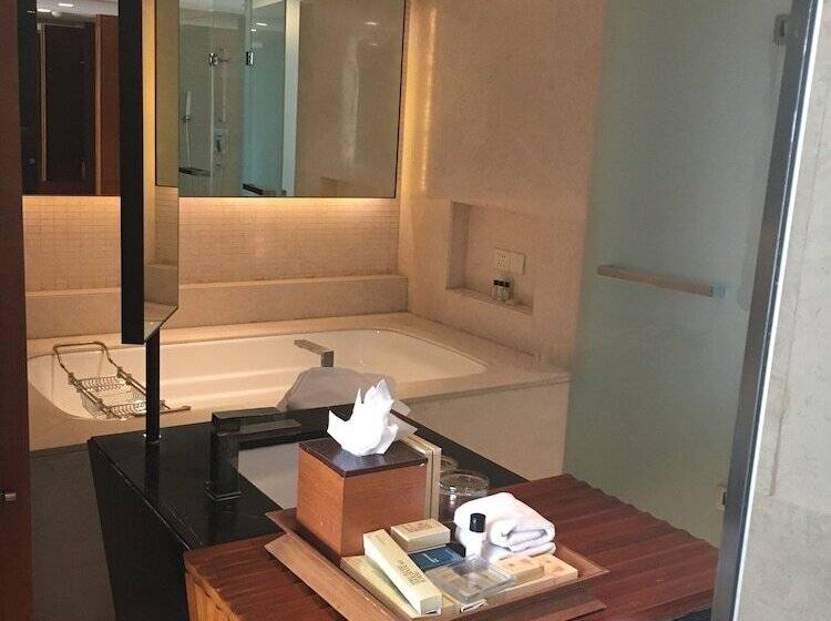 Люкс, Vivanta Surajkund, Ncr