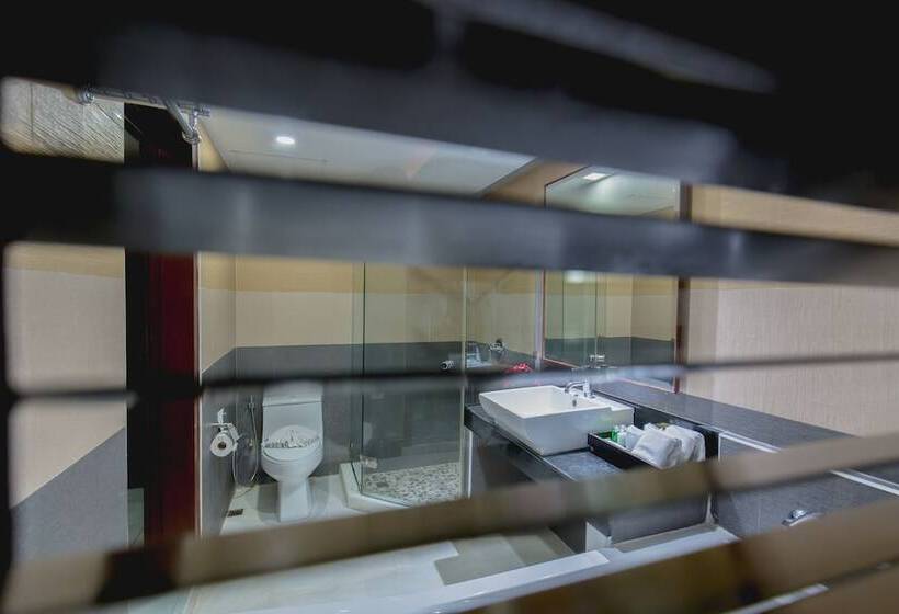 Номер Deluxe, Thanthip Beach Resort Patong