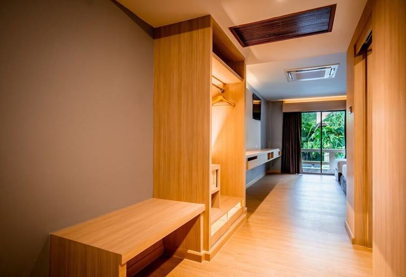 디럭스 트리플 룸, Thanthip Beach Resort Patong