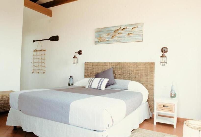 اتاق لوکس با چشم‌انداز دریا, The Bell Tower Lodge