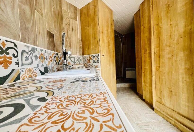 آپارتمان 1 خوابه با تراس, Le Mas Des Mathes, Chambres D Hôtes, Studios
