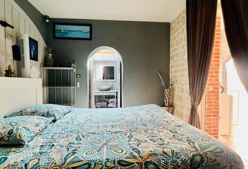 اتاق لوکس, Le Mas Des Mathes, Chambres D Hôtes, Studios