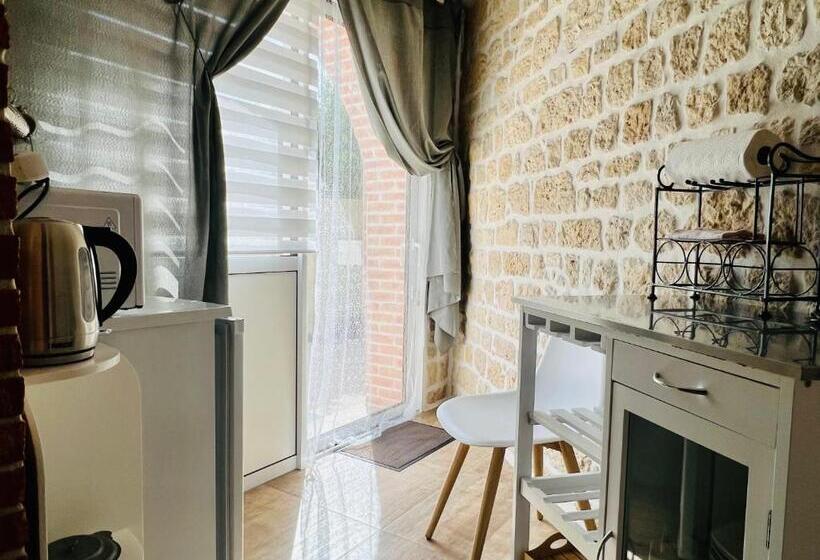 اتاق لوکس, Le Mas Des Mathes, Chambres D Hôtes, Studios