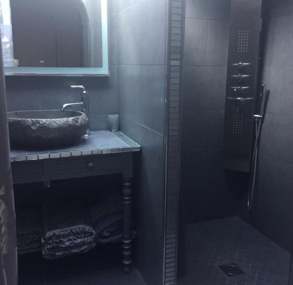 اتاق لوکس, Le Mas Des Mathes, Chambres D Hôtes, Studios