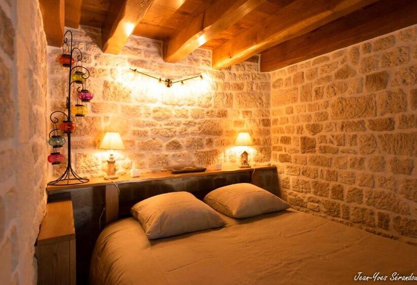 استودیو استاندارد با چشم‌انداز استخر, Le Mas Des Mathes, Chambres D Hôtes, Studios