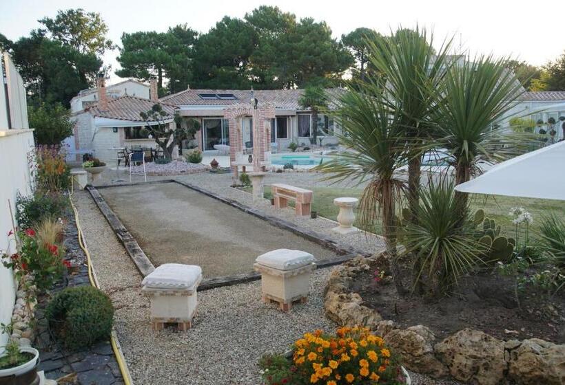 اتاق لوکس, Le Mas Des Mathes, Chambres D Hôtes, Studios