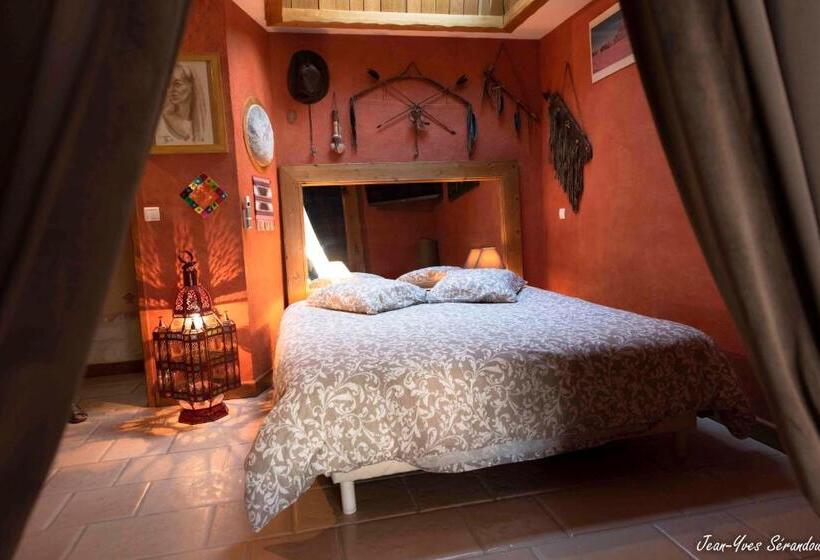 اتاق لوکس, Le Mas Des Mathes, Chambres D Hôtes, Studios