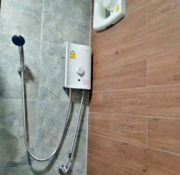 اتاق استاندارد با چشم‌انداز باغ, Uthaithani Resort