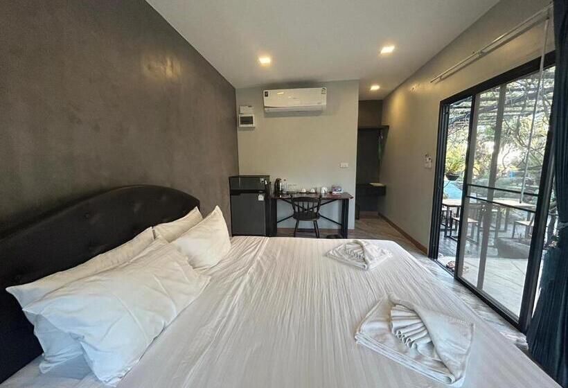 스탠다드 룸 가든 전망, Uthaithani Resort